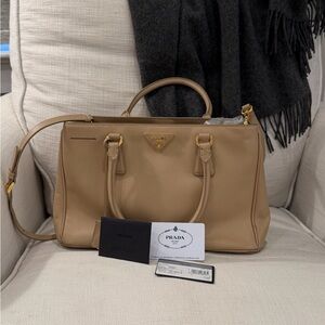 Prada Medium Galleria Bag in Saffiano Lux